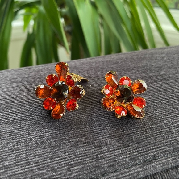 1950s Canary Orange Floral Clip On Earrings - Picture 5 of 10